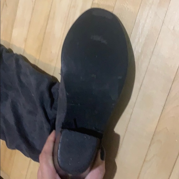 ❌SOLD❌ Grey Suede Boots - Picture 2 of 3